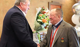 В Туле отметил 80-летие почетный гражданин города-героя Владимир Могильников