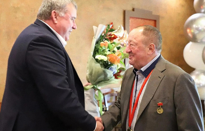 В Туле отметил 80-летие почетный гражданин города-героя Владимир Могильников