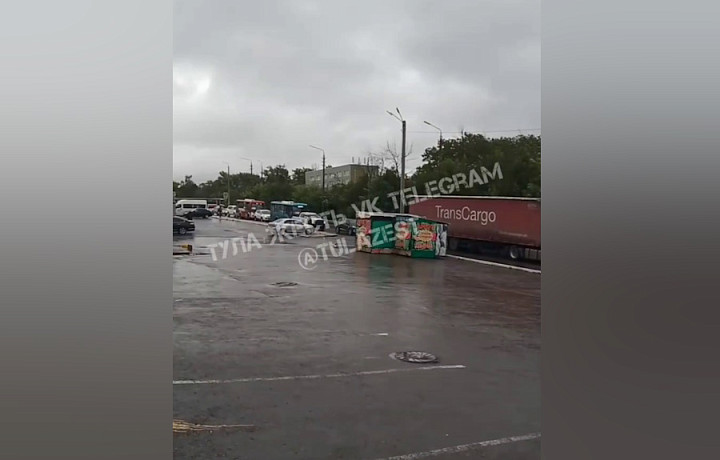 Туляки сообщают о внушительной пробке на Калужском шоссе