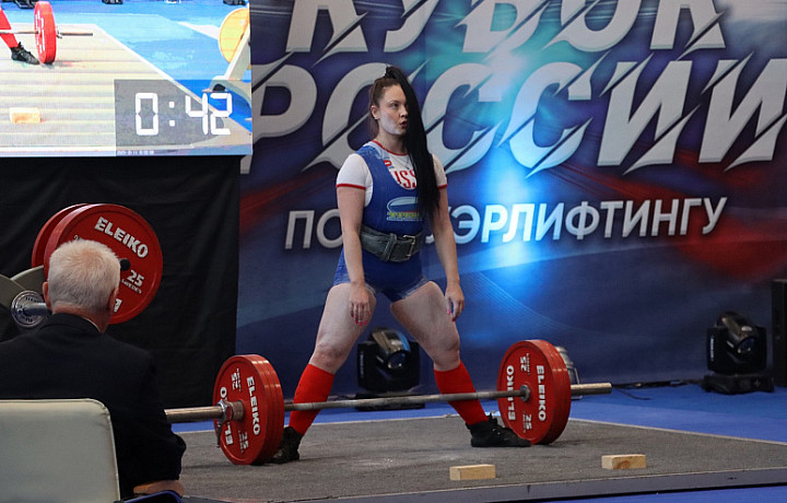 Более 400 спортсменов борются за Кубок России по пауэрлифтингу в Туле