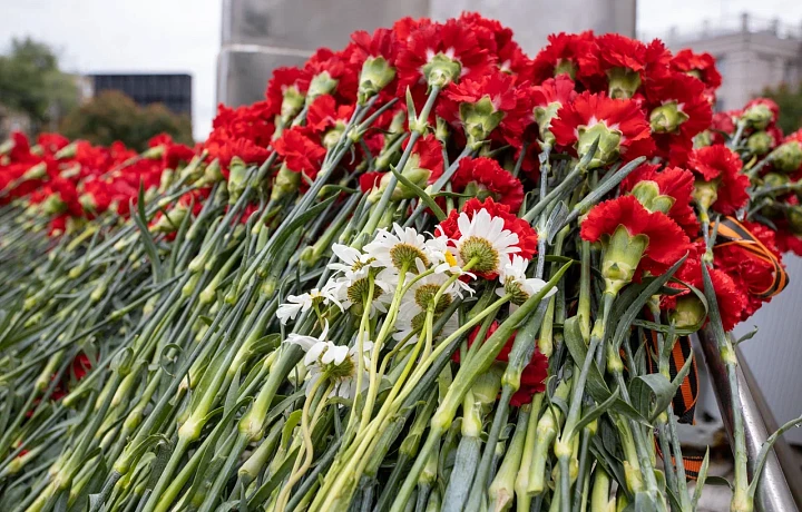 В Богородицке неизвестные похитили флаги России и Знамя Победы на въезде в город