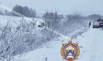 Автомобиль Changan съехал в кювет на трассе Тула - Белев