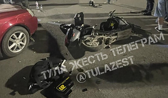 Девушка на скутере пострадала в аварии на площади Ленина в Туле