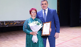 Губернатор Тульской области вручил сельским старостам и руководителям ТОС сертификаты на 350 тысяч рублей