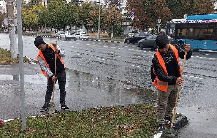 14 сентября в Туле продолжились работы по благоустройству и уборке города