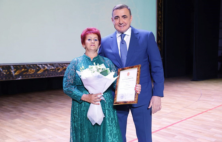 Губернатор Тульской области вручил сельским старостам и руководителям ТОС сертификаты на 350 тысяч рублей