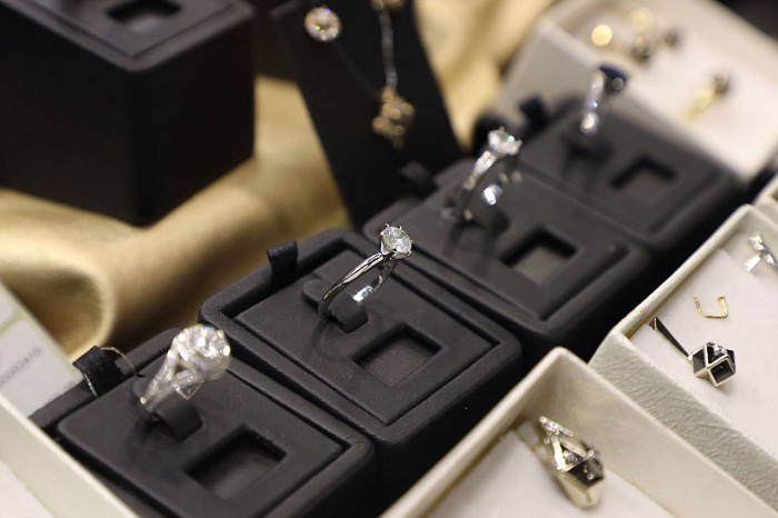 Люди, машины, роскошь: яркие фото третьего дня ПМЭФ-2024