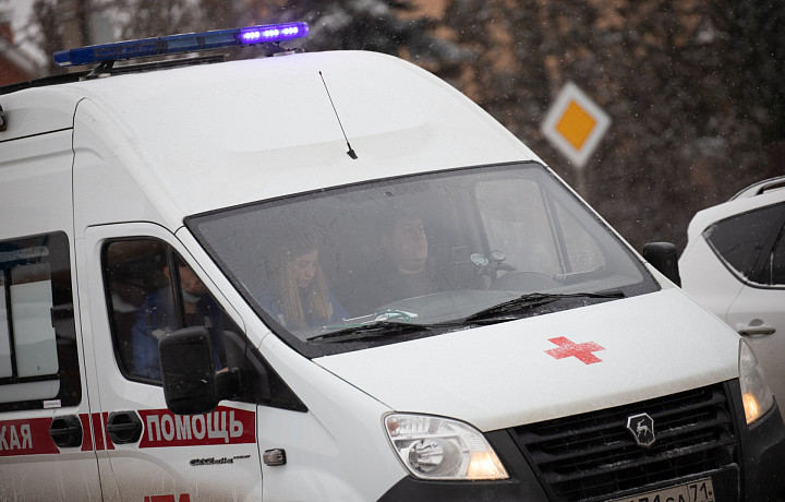 В Туле Ford Focus после столкновения с Mitsubishi врезался в столб и сбил пешехода