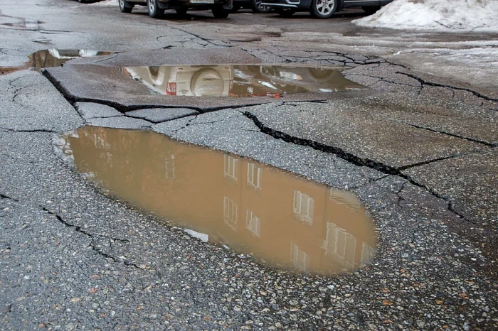 Почему асфальт тает вместе со снегом?