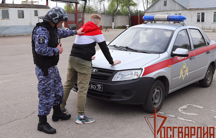 Житель Новомосковска, хулиганивший в храме, был задержан сотрудниками Росгвардии
