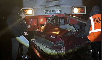 Поезд сбил автомобиль на переезде между станциями «Энергетик» и «Алексин»