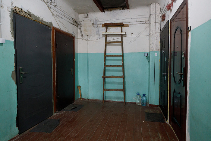 «Все это рухнет людям на голову»: Почему 70-летний разваливающийся деревянный дом по улице Шухова в Туле до сих пор не могут признать аварийным