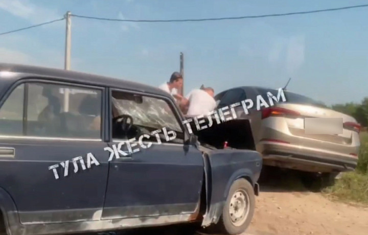 Нетрезвый водитель «ВАЗа» без прав устроил ДТП на Епифанском шоссе в Туле и попал в больницу