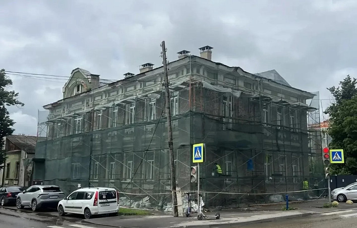 В Туле ремонтируют фасад городской усадьбы XIX века на улице Демидовской