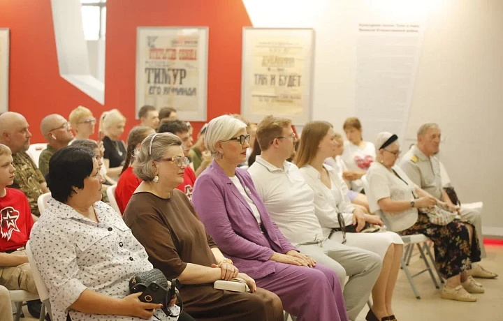 Выставка работ ветерана СВО открылась в атриуме Тульского кремля