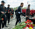 Футболисты «Арсенала» и волейболистки «Тулицы-2» возложили цветы к мемориалу «Защитникам неба Отечества»
