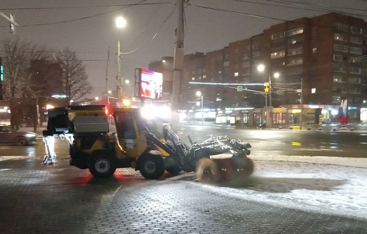 За сутки в Туле израсходовали 95 тонн реагента и 462 тонны пескосоляной смеси