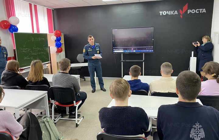В Бородинской школе тульские спасатели рассказали детям о поступлении в вузы МЧС