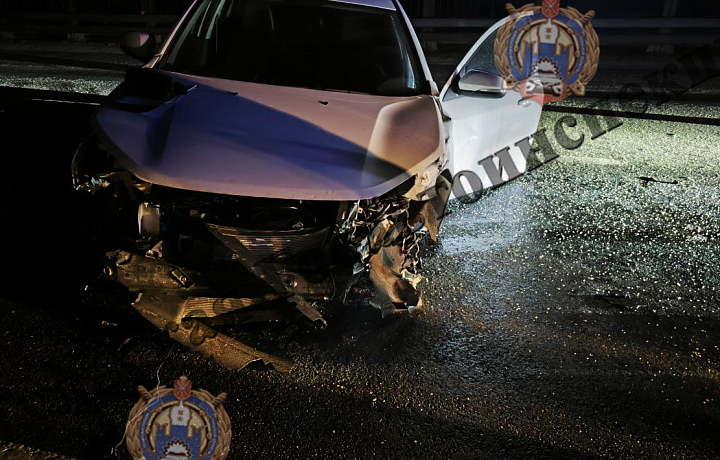 В Богородицком районе водитель Lada Vesta врезался в отбойник: мужчину госпитализировали