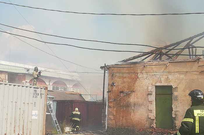 В Туле загорелось кафе на Центральном рынке