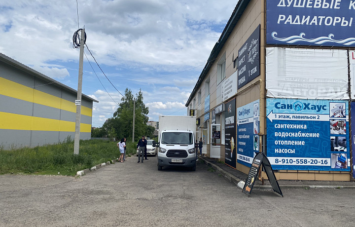 В Новомосковске грузовик задним ходом сбил пенсионерку