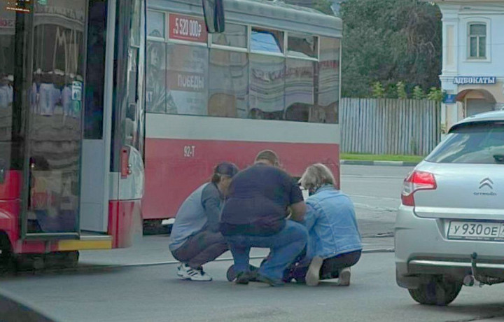 В Туле госпитализировали ребенка, попавшего под колеса машины у ТЦ «Рио»