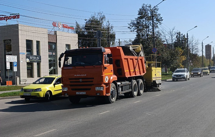 Около 80 единиц техники выйдет на уборку Тулы 17 сентября