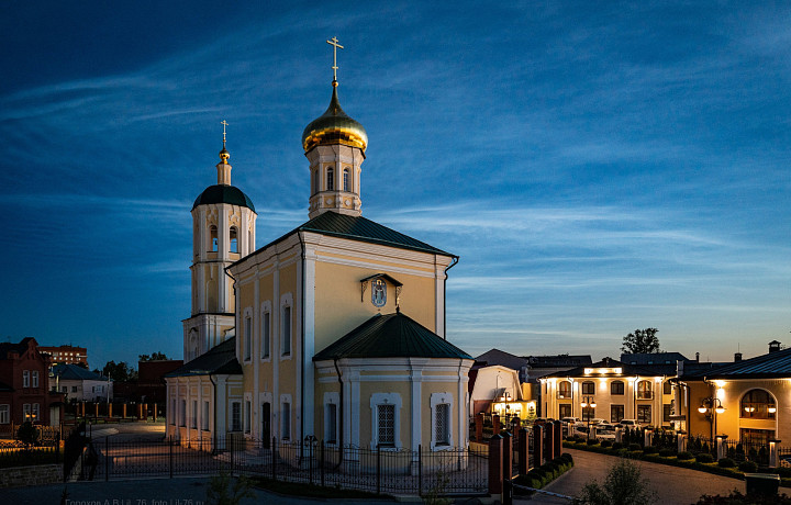 Фотограф запечатлел на камеру аномально серебристые облака в Туле