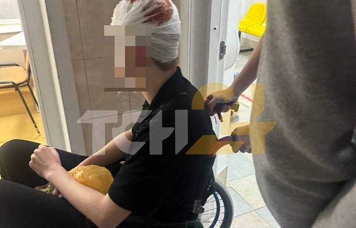 В Туле наледь упала на подростка: пострадавшему разбило голову, его срочно госпитализировали