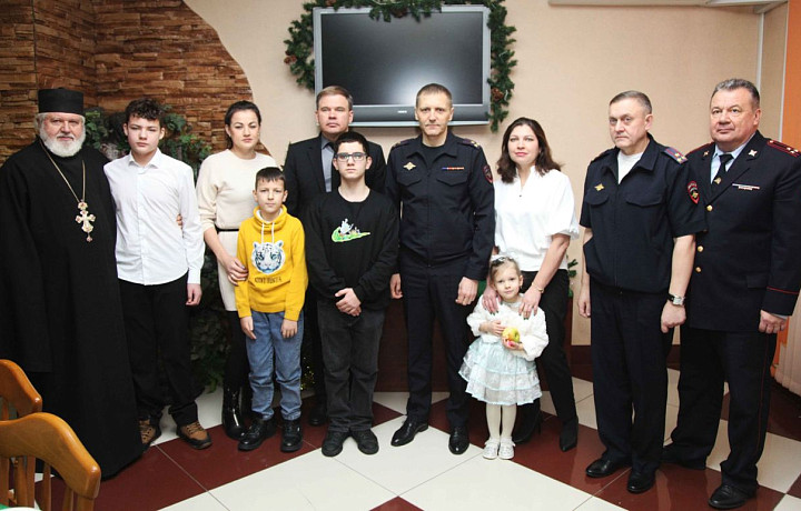 Начальник тульского УМВД навестил детей сотрудников, погибших при выполнении служебного долга