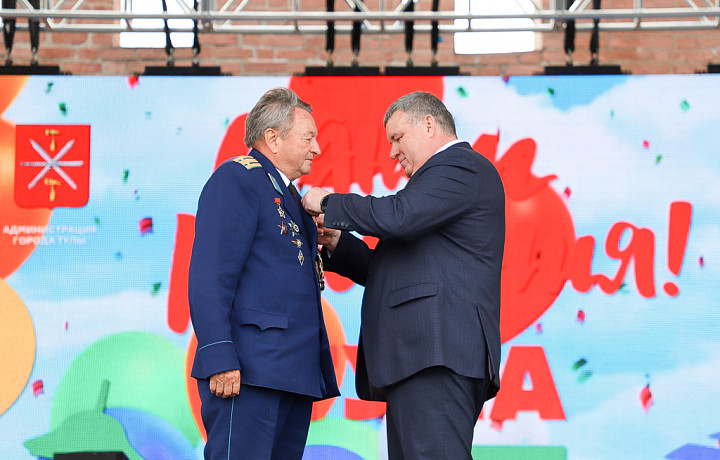 Руководители Тулы вручили награды в День города