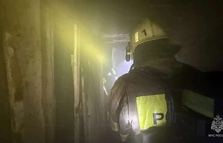 Спасатели потушили пожар в квартире в рабочем посёлке Арсеньево