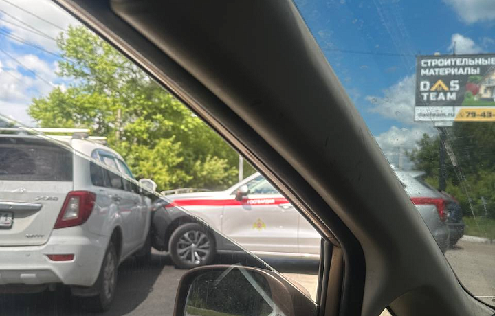 ДТП с участием автомобиля Росгвардии произошло в Туле на перекрестке улиц Болдина и Демонстрации