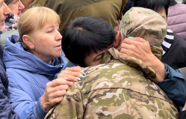 В Ясногорске проводили мобилизованных призывников аплодисментами