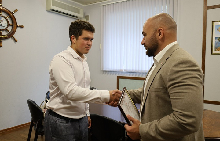 Молодого активиста из Рига-Васильевки наградили в Новомосковске