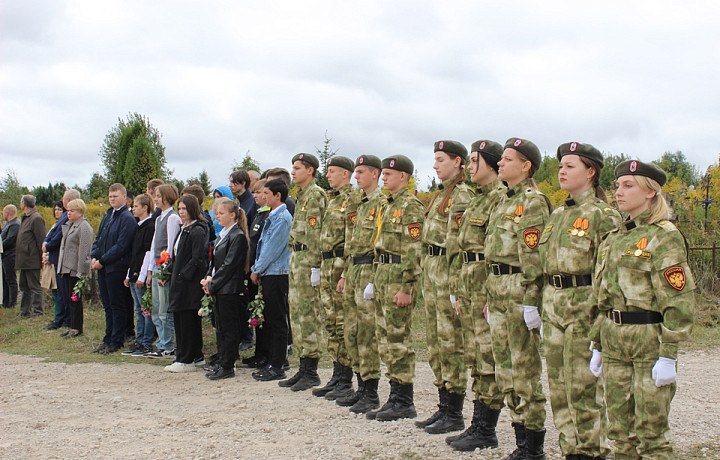 В Туле прошла церемония перезахоронения останков мирных жителей деревни Колодезное