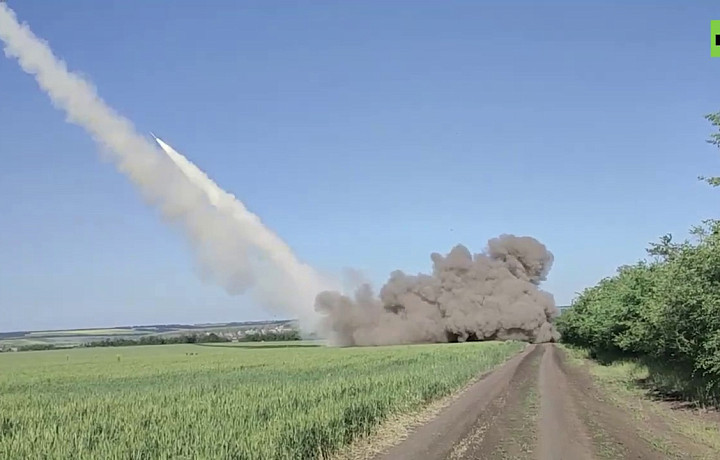 Минобороны показали работу тульских РСЗО «Смерч» на территории Украины