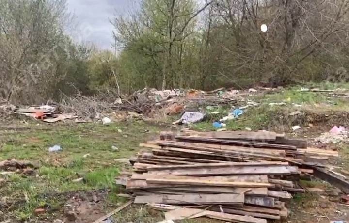 В Новомосковске обнаружили две большие незаконные свалки