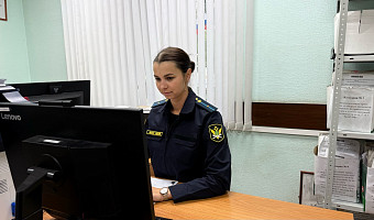 Жительнице Тульской области за долги ограничили выезд из страны