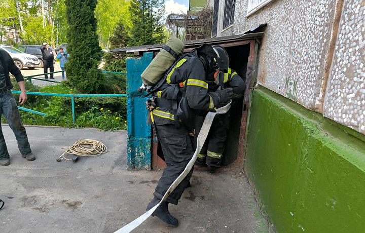 Спасатели потушили пожар в щекинской пятиэтажке