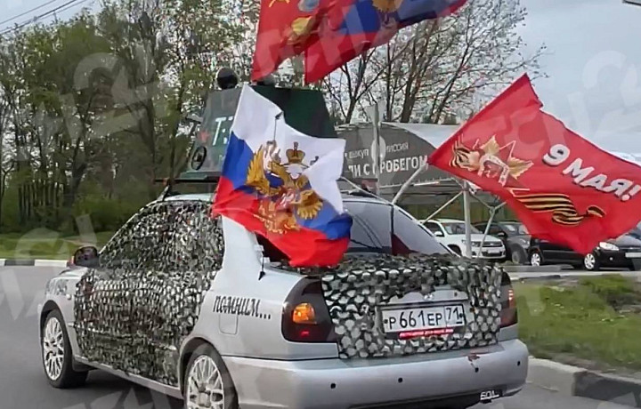 На Московском шоссе в Туле заметили автомобили стилизованные под танк