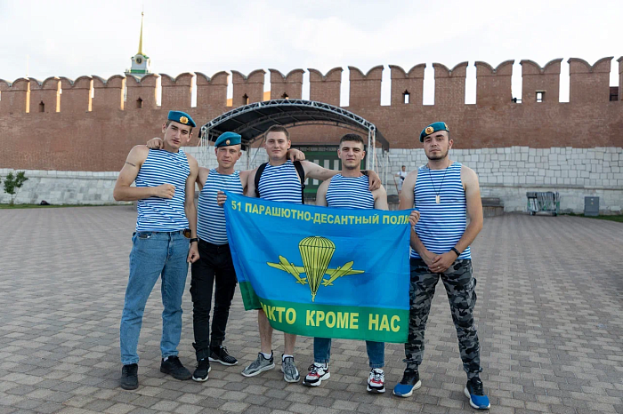 Сегодня мы отмечаем День Воздушно-десантных войск и хотим от всего сердца поздра