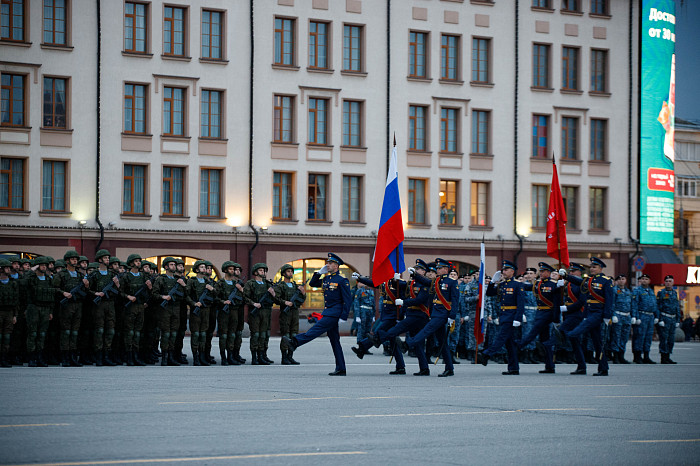 Первая репетиция Парада Победы прошла на площади Ленина в Туле