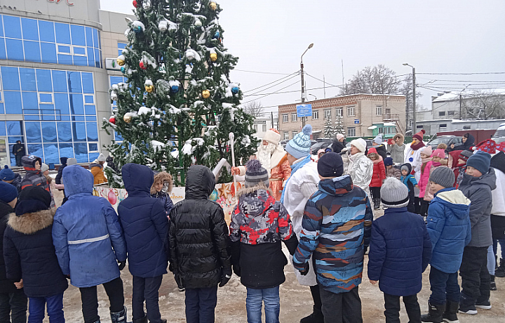 Жителей тульского поселка Южный поздравили с наступающими праздниками