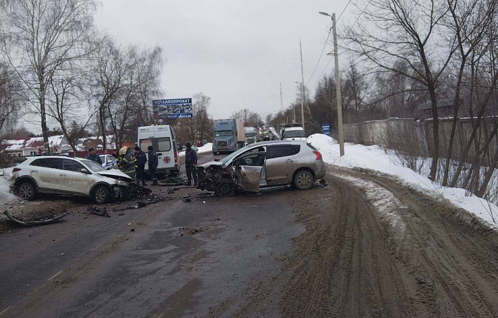 После ДТП на улице Скуратовской в Туле госпитализировали двух человек