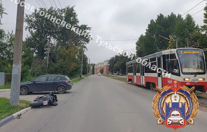 «Опель Астра» не уступил дорогу и сбил электромотоцикл на улице Марата в Туле