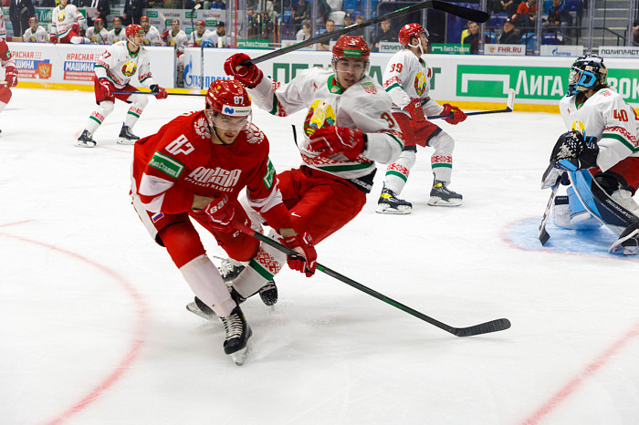 Фоторепортаж: как прошел матч между национальными сборными России и Беларуси