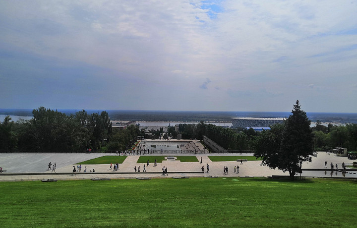 Родина-мать, музей-панорама, арбузы, горчичное масло и лето до октября: почему стоит посетить Волгоград?