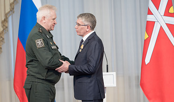 Тульский губернатор удостоен медали Минобороны «За помощь и милосердие»