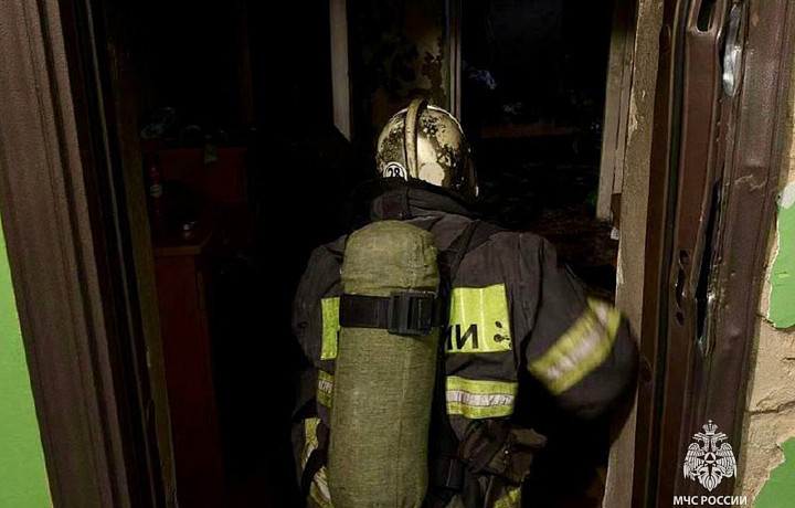 В Алексине из пожара в квартире спасли мужчину